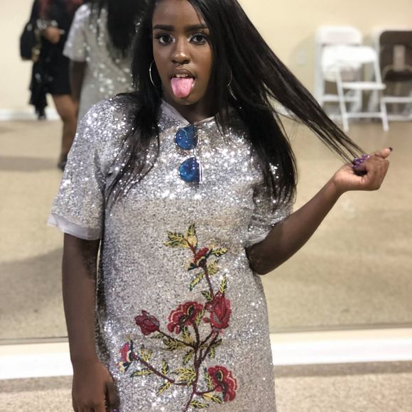 Meet your Posher, Adaisia - Picture 1 of 1